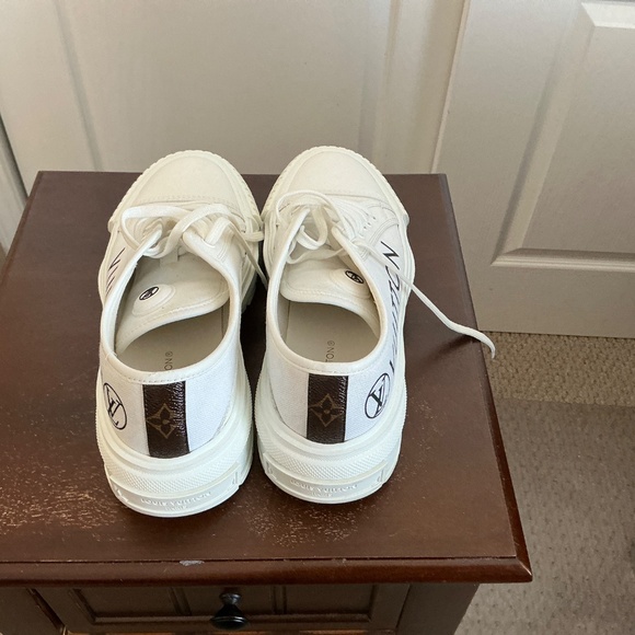 Louis Vuitton Sneaker - Picture 6 of 10